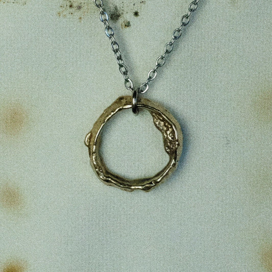 THE TEXTURED RING PENDANT