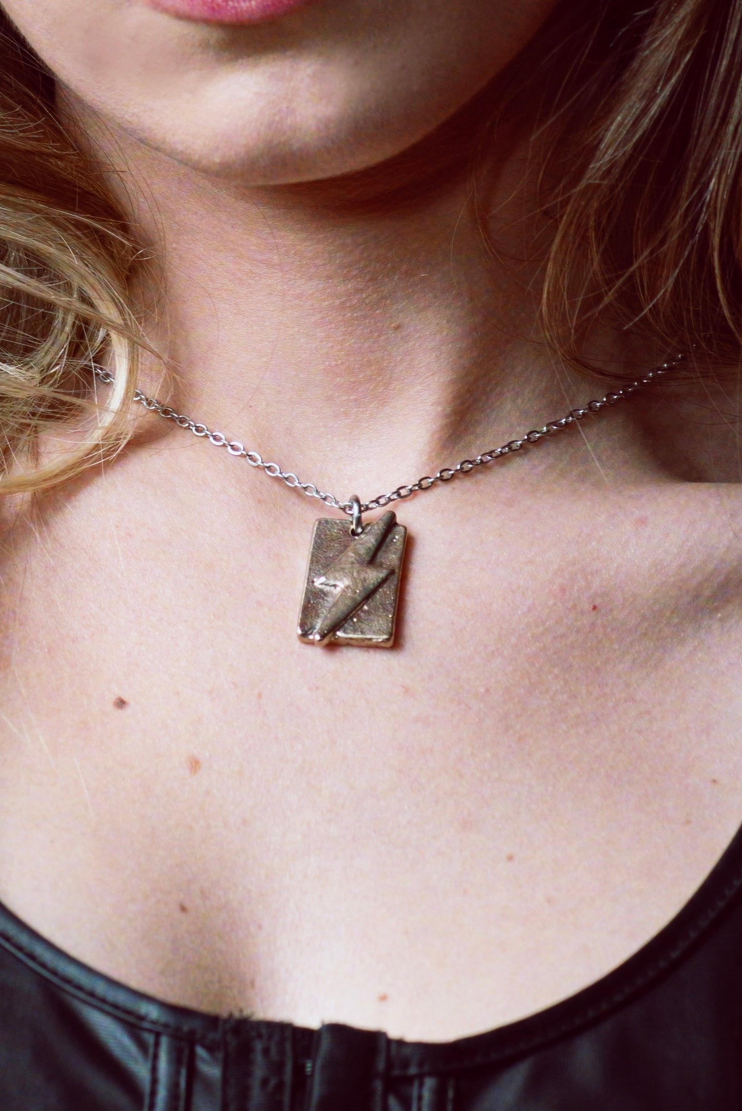 THE BOWIE PENDANT